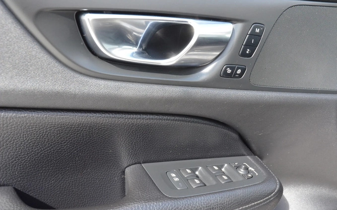 Volvo V60 Cross Country cena 135900 przebieg: 175000, rok produkcji 2021 z Zabrze małe 781